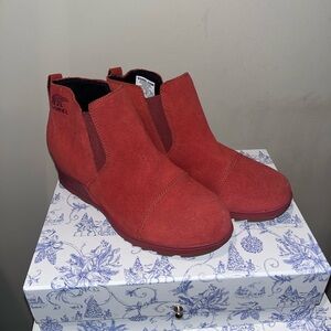 ✨ Sorel boots in burnt orange